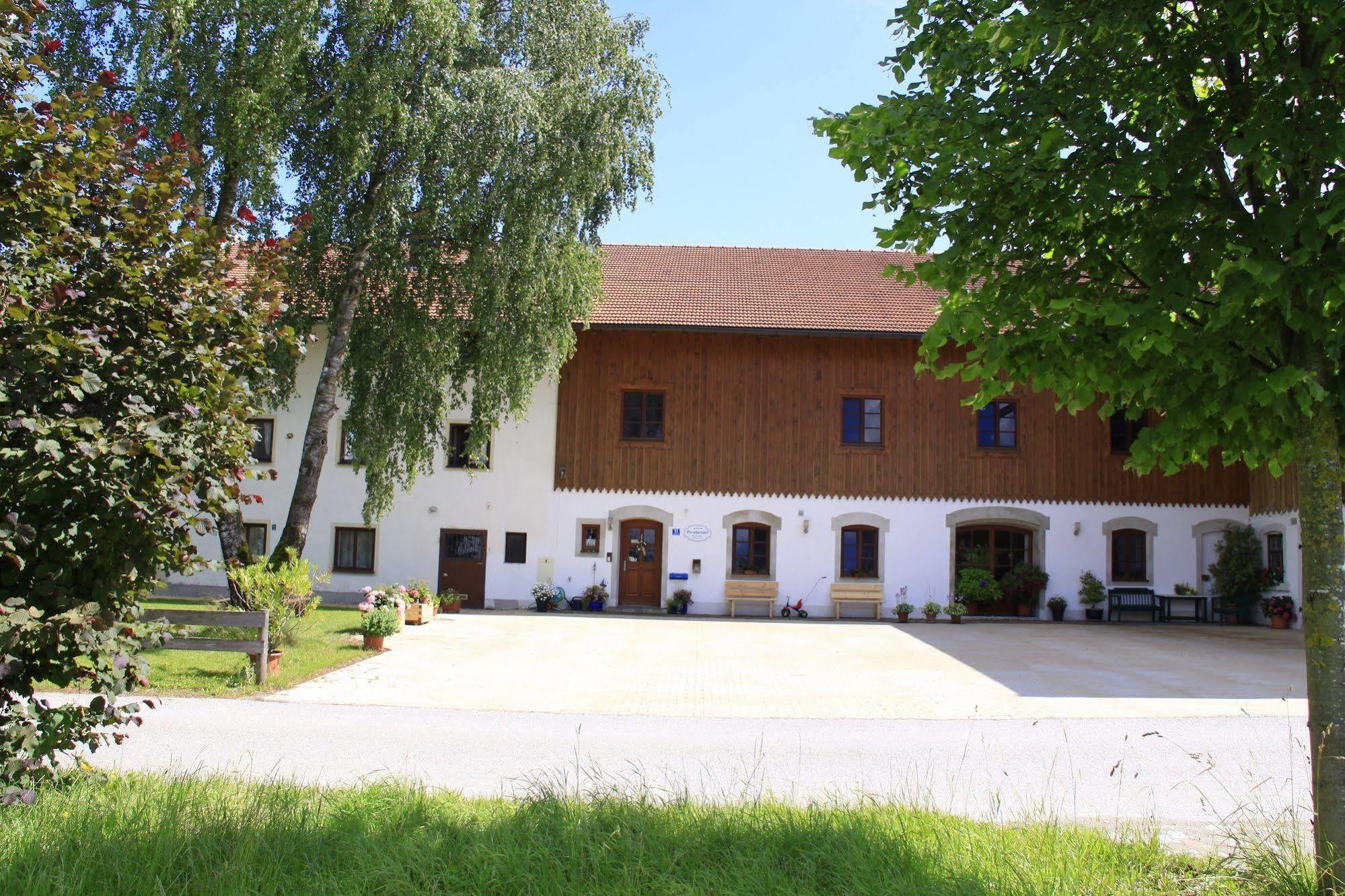 Pension Bernhardhof Otterfing Eksteriør billede