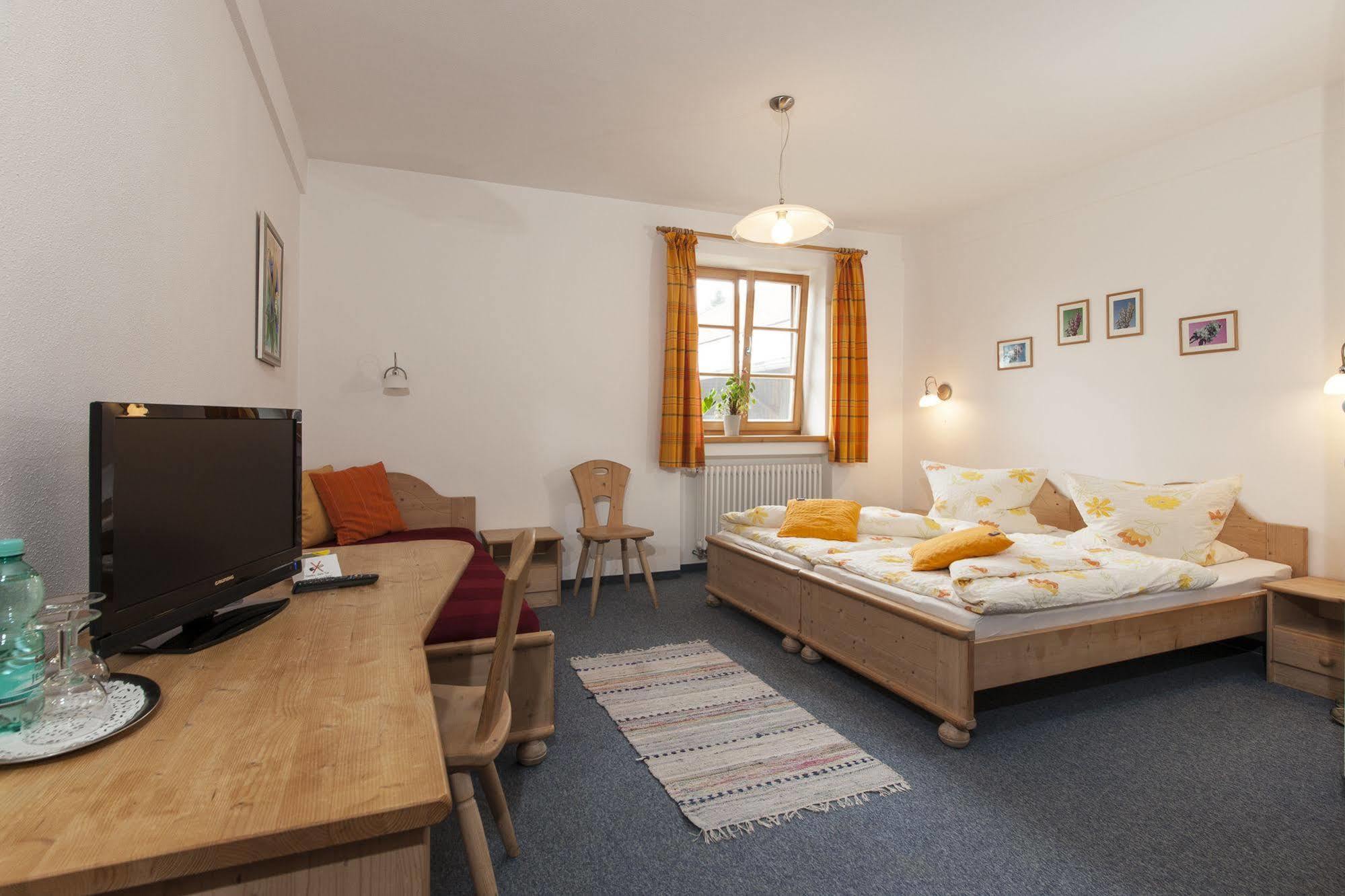 Pension Bernhardhof Otterfing Eksteriør billede
