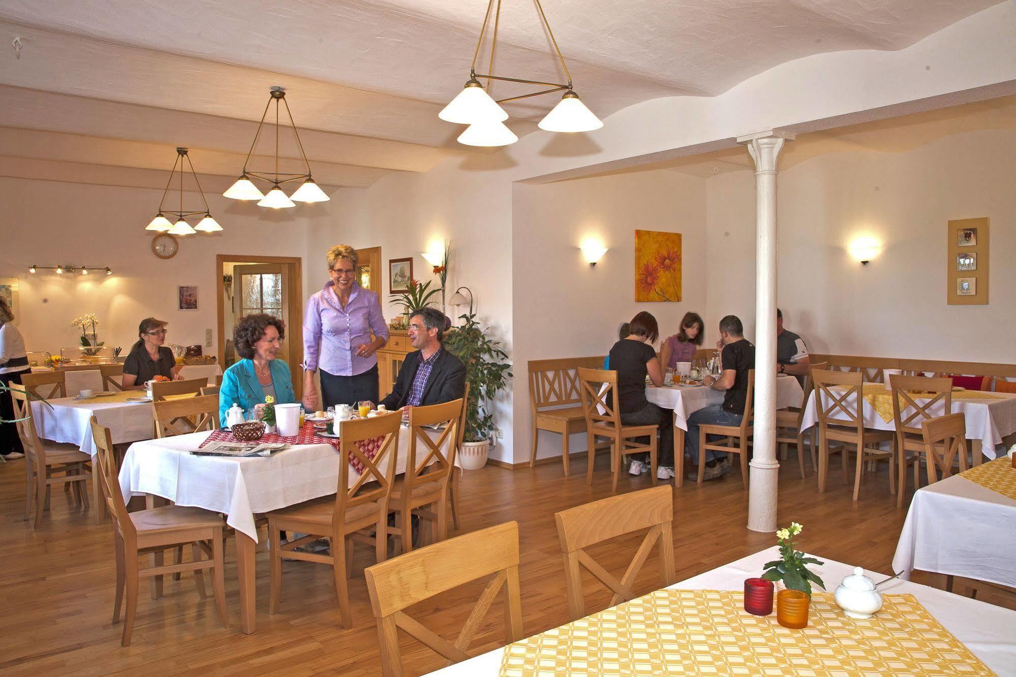Pension Bernhardhof Otterfing Eksteriør billede